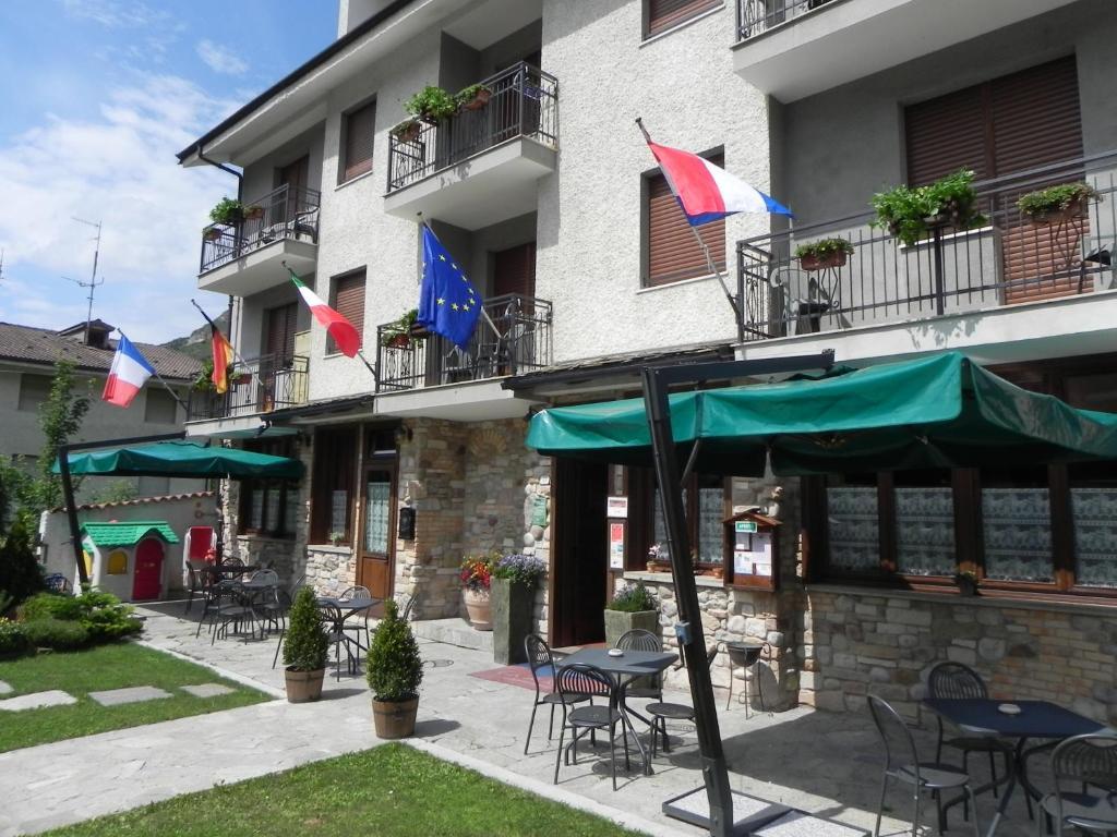 Hotel Trois Etoiles เอนตรักเกว ภายนอก รูปภาพ