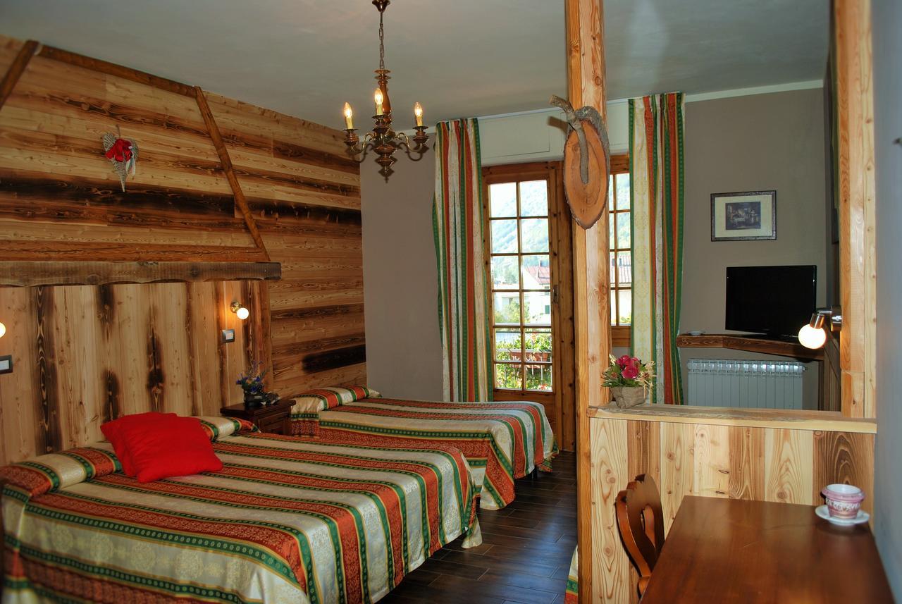 Hotel Trois Etoiles เอนตรักเกว ภายนอก รูปภาพ