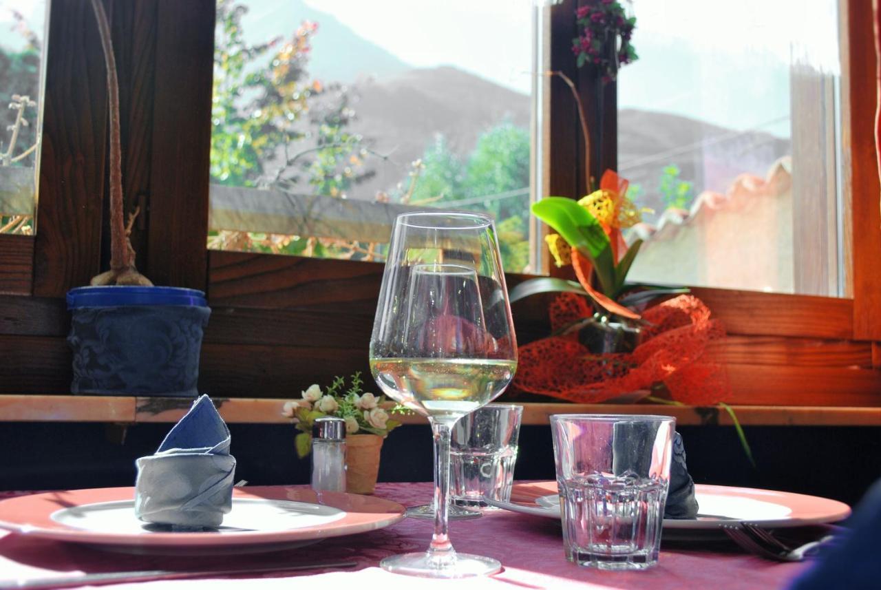 Hotel Trois Etoiles เอนตรักเกว ภายนอก รูปภาพ