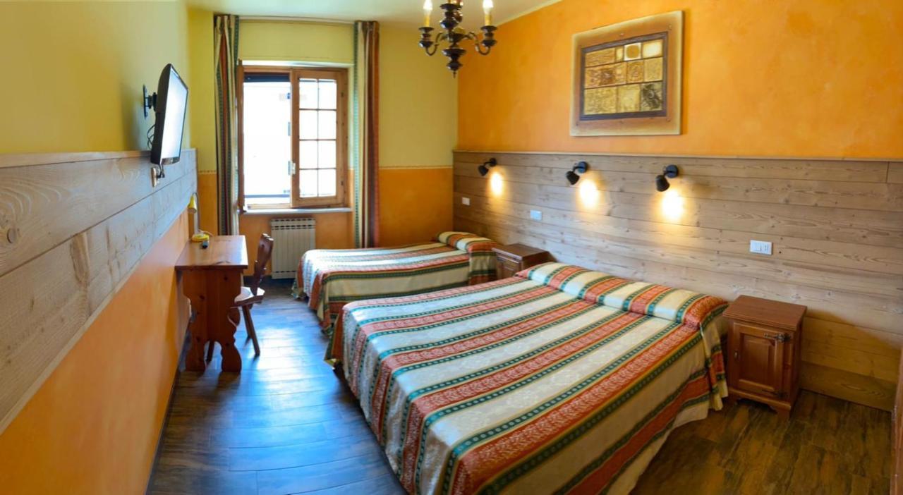 Hotel Trois Etoiles เอนตรักเกว ภายนอก รูปภาพ